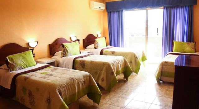 Четырёхместный номер Standard с балконом Hotel Costa Pacifico