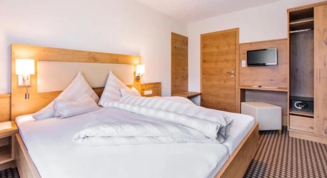 Appartement Madeleine, Rezerwuj Hotel Hotele w Tyrol z parkingiem, Parking