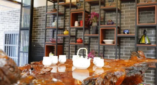 Floral Hotel · Mountain Whisper Hotel（Shennongjia Wooden fish store）, Prenota Hotel Shennongjia Hubei