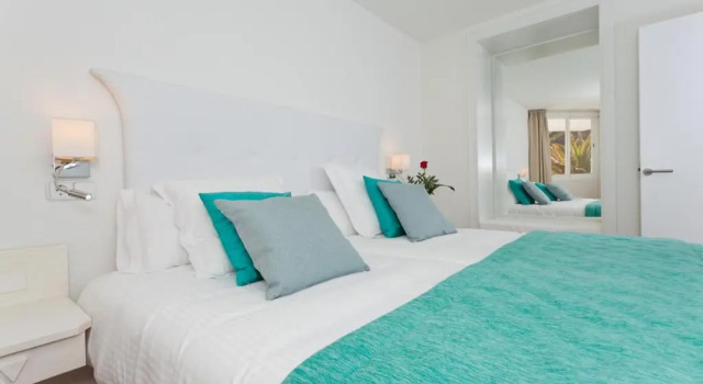 Люкс FERGUS Style Cala Blanca Suites