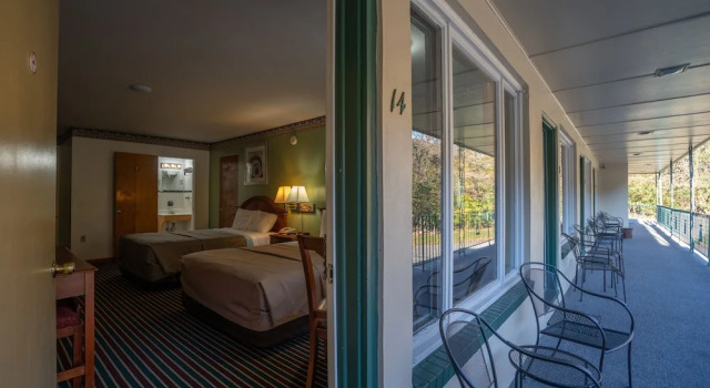 Четырёхместный номер Deluxe Mahoning Inn