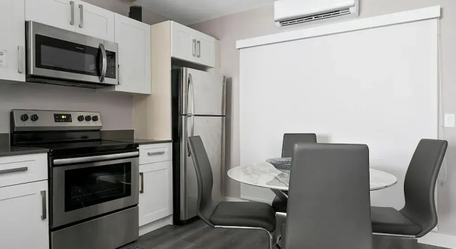 ULTRA Modern Apt by the Beach, Book Lejlighed Hollywood Panhandle Florida