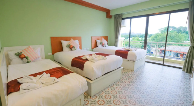 ROYAL PINEAPPLE HOTEL l a welcome to wealth and good fortune, Забронировать Отель Отели Краби-таун с бассейном, рядом с Храм Каев Кораварам, Бассейн