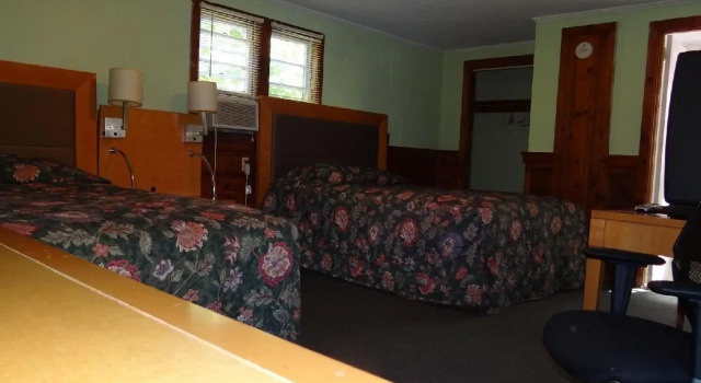 Jonathan Edwards Motel, Varaa Motelli Hotellit New England uima-altaalla, Uima-allas
