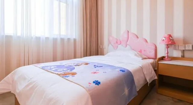 Кровать в общем номере (женский номер) Theme Apartment