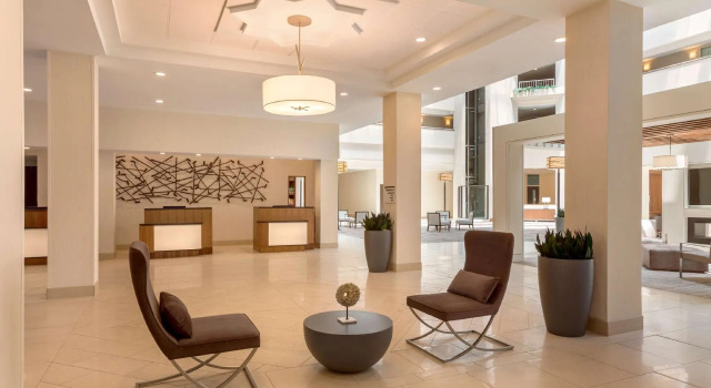 Embassy Suites Greenville Golf Resort & Conference Center, Rezervovat Lázně / Resort Greeneville Tennessee