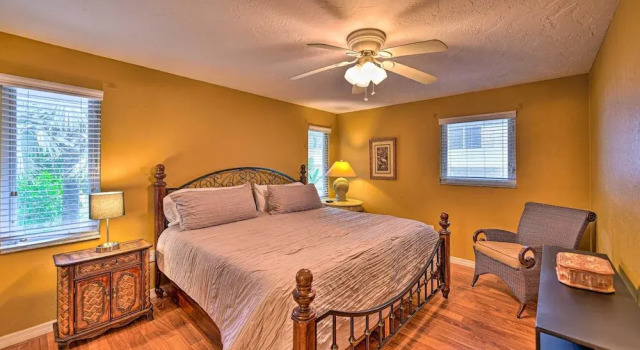 Gulfview Lido Key Gem - Walk to Beach & Shops, Забронировать Апартаменты/квартира Сарасота Sarasota Area, рядом с Парк Coolidge