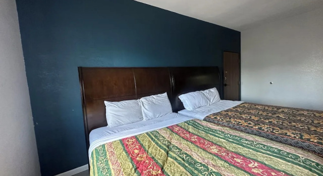 Standard Zimmer Budget Inn, Hwy 41