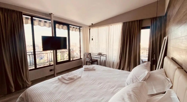 Deluxe Room 01