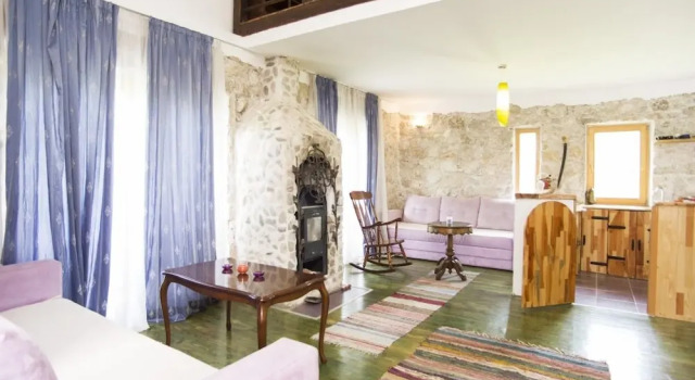 Вилла с красивым видом из окна Exo Log Cottage