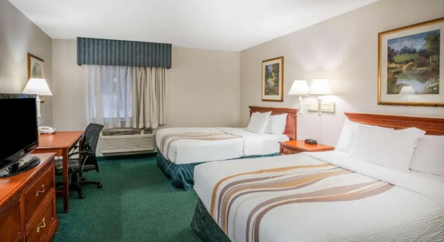 Четырёхместный номер Deluxe La Quinta by Wyndham Nashville Franklin