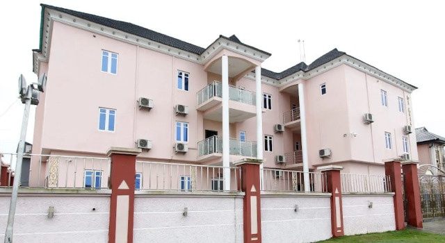 ST Hotel Apartment, Rezerwuj Apartament Hotele w Ikpoba-Okha z basenem, Basen