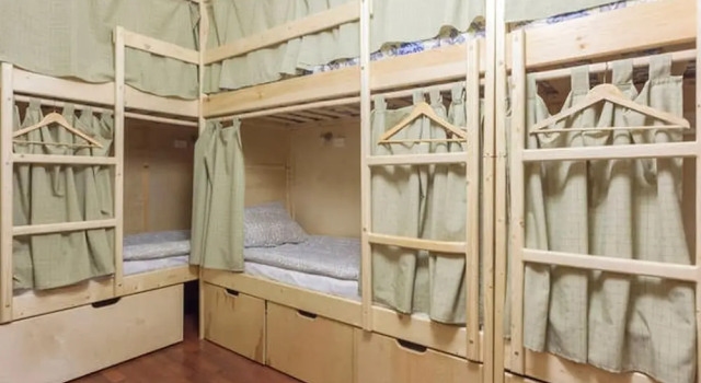 March Hare Hostel, Забронировать Хостел Отели Санкт-Петербурга с парковкой, рядом с Стрелка Васильевского острова, Парковка