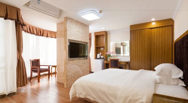Двухместный номер Business Guangzhou Compass Hotel