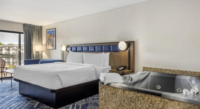 Двухместный номер Standard с видом на озеро Best Western Indian Oak