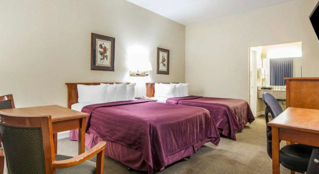 Четырёхместный номер Standard Quality Inn Maysville