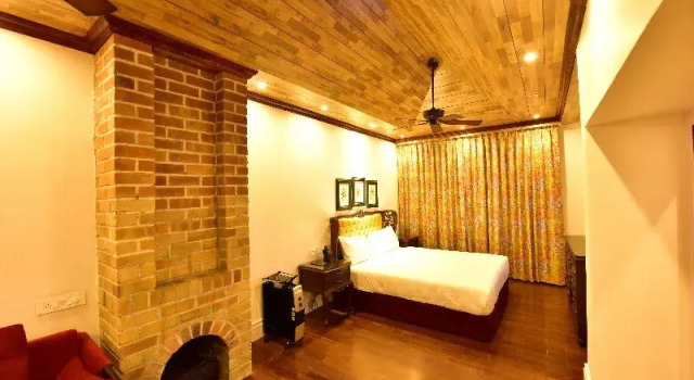 Двухместный номер Standard с балконом MAYFAIR Himalayan Spa Resort