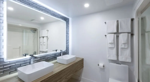 Четырёхместный номер Deluxe Strata Hotel
