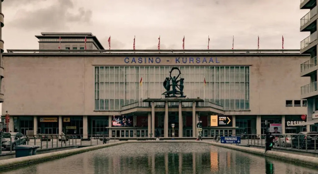 Ruime 2 pers studio bij casino Oostende: geniet van zee, kunst, en relax, Забронировать Отель Отели Остенде с парковкой, рядом с Wapenplein Square, Парковка
