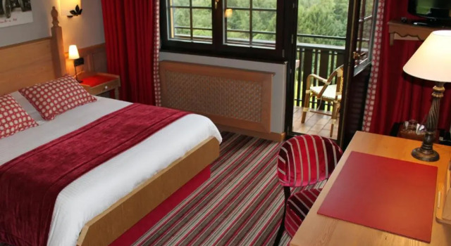 Двухместный номер Comfort с балконом Hôtel Arnold