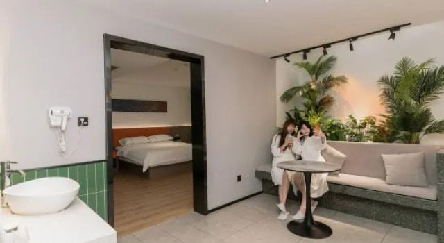 Люкс Comfort Koko Hotel (Hezhou College Branch)