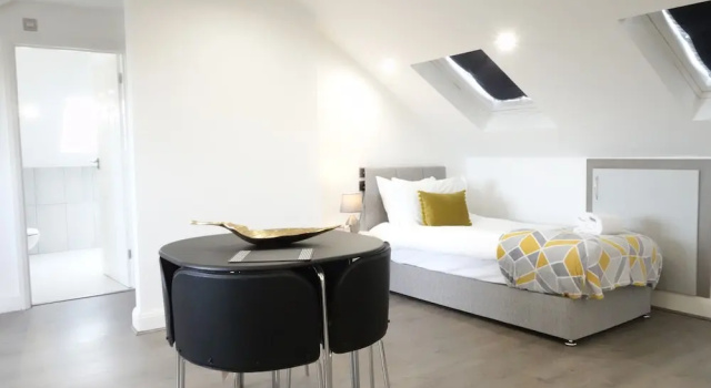 Апартаменты Deluxe c 1 комнатой с видом на сад HEATHROW AIRPORT apartments-FREE parking-Free underground to and from Heathrow-30 min central London