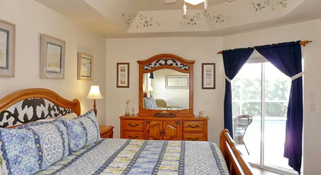 Inviting, Quiet Home in With Pool and Steps to Beach, Book Feriehus Villaer i Florida, Villa