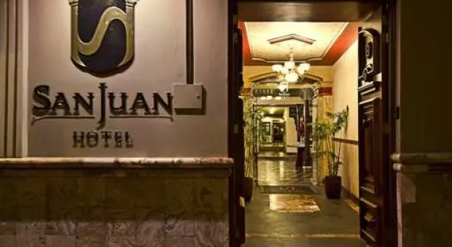 Кровать в общем номере San Juan Hotel