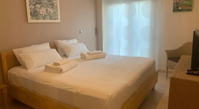 Studio Daphne, Book Hotel Petralona 