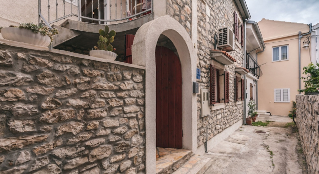 Heritage House Apola