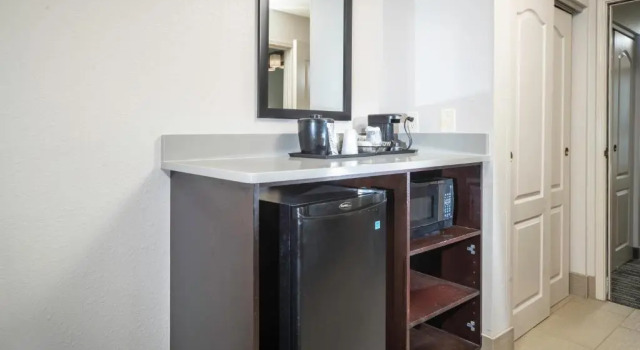 Двухместный люкс c 1 комнатой Country Inn & Suites by Radisson, Rocky Mount, NC