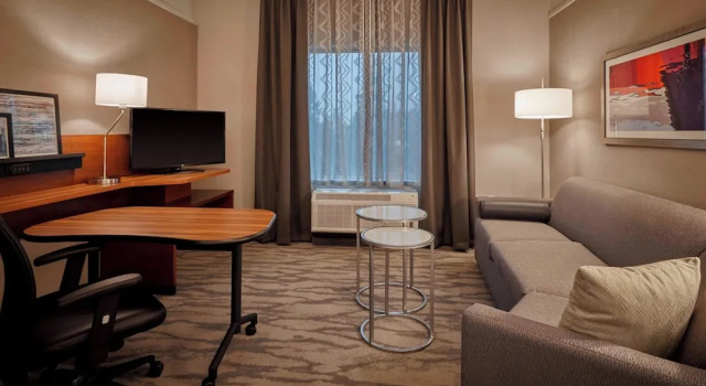 Четырёхместный люкс Executive Fairfield Inn & Suites by Marriott Grand Mound Centralia