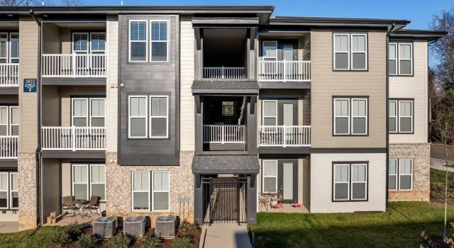 Landing Furnished Apartments - Northwest Charlotte, Забронировать Апартаменты/квартира Шарлотте Северная Каролина, рядом с Walls Memorial AME ZION Church