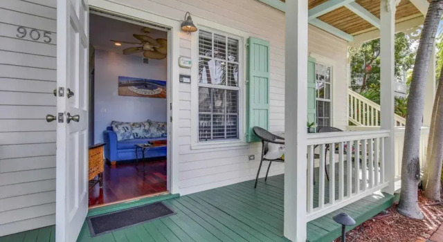 Paradise Place by Avantstay Key West Old Town Condo w/ Shared Pool, Забронировать Дом для отпуска Виллы Ки-Уэст, рядом с Key West AIDS Memorial, Вилла