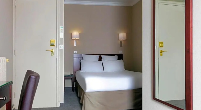 Номер Standard Hotel Saint Cyr Etoile