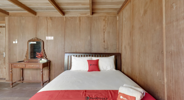 RedDoorz @ Omah Kayu Homestay, Rezerwuj Hotel Bantul Yogyakarta Province