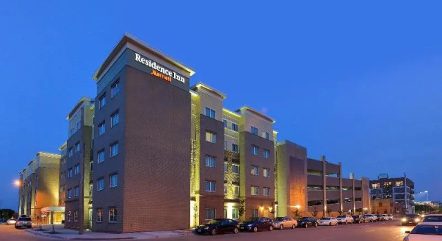 Residence Inn by Marriott Des Moines Downtown, Забронировать Отель Де-Мойн Айова, рядом с Мост достижений женщин в Айове