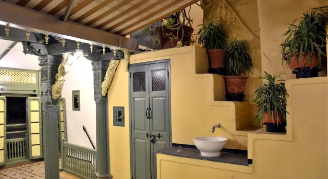Люкс с балконом Mangaldas Ni Haveli I by The House of MG