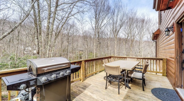 Коттедж с 3 комнатами с балконом Deck + Scenic Views: Beech Mtn Group Getaway