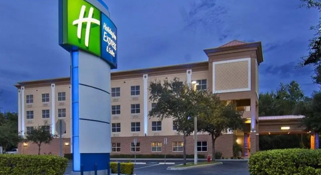 Кровать в общем номере Holiday Inn Express & Suites Plant City by IHG