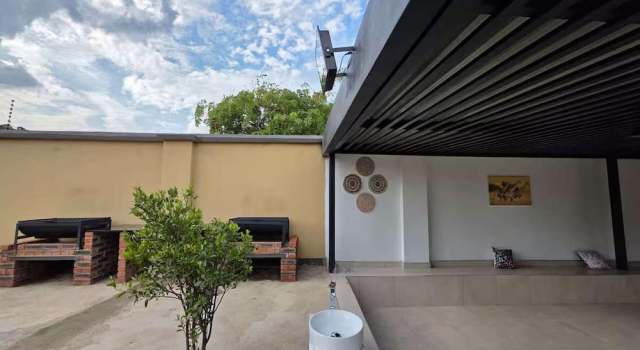 Cottage - Sleeps 4 - Pool - Near Airport, Buchen Sie Ferienhaus Harare Simbabwe