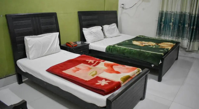 New Paradise Hotel, Book Hotel Lahore Pakistan, nær Allama Iqbal Museum