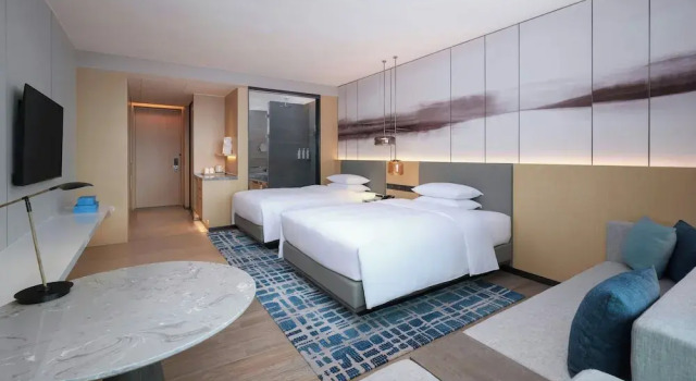 Четырёхместный номер Premium с видом на реку Courtyard by Marriott Guangzhou Pazhou