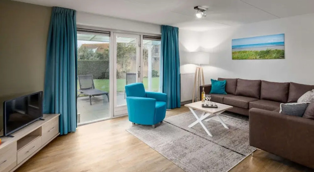 Holiday Home in Zeebad Near the Beach, Забронировать Отель Брескенс Zeeuws-Vlaanderen
