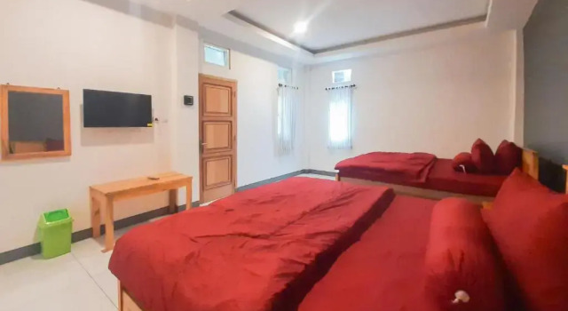 Delvia Bromo Homestay Mitra RedDoorz