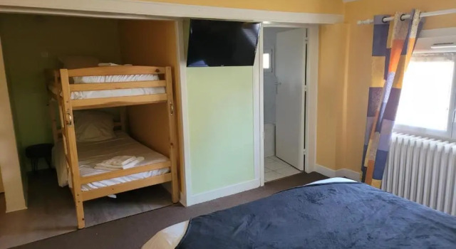 Четырёхместный номер Comfort LAUBERGE DE LOLIVE