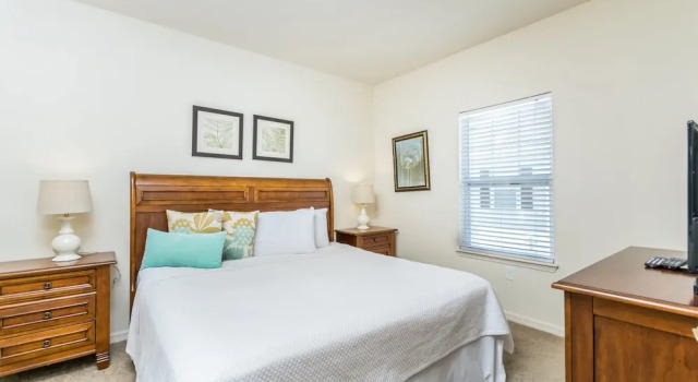 Коттедж Lucaya Village Resort 4 Bdrm