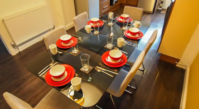 Коттедж Ur City Pad - 4 bedrooms - 4 bathrooms - Somerset House