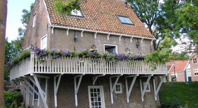 De Vier Kroonen, Забронировать Отель Энкхейзен West-Friesland