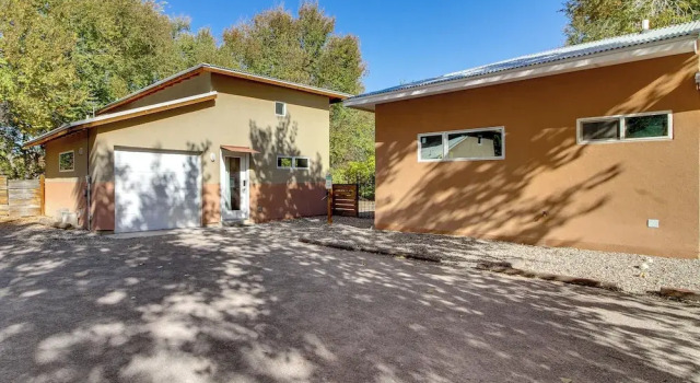 Stylish Home 2 Mi to Old Town Albuquerque!, Book Feriehus Sommerhuse i Albuquerque, Hytte